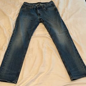 A pair of Banana Republic athletic fit jeans. Size 30x30. In great condition!